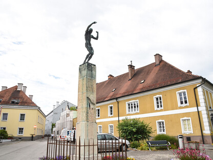 Das restaurierte Denkmal auf der Hofstatt. (Foto: Josef Vorlaufer)