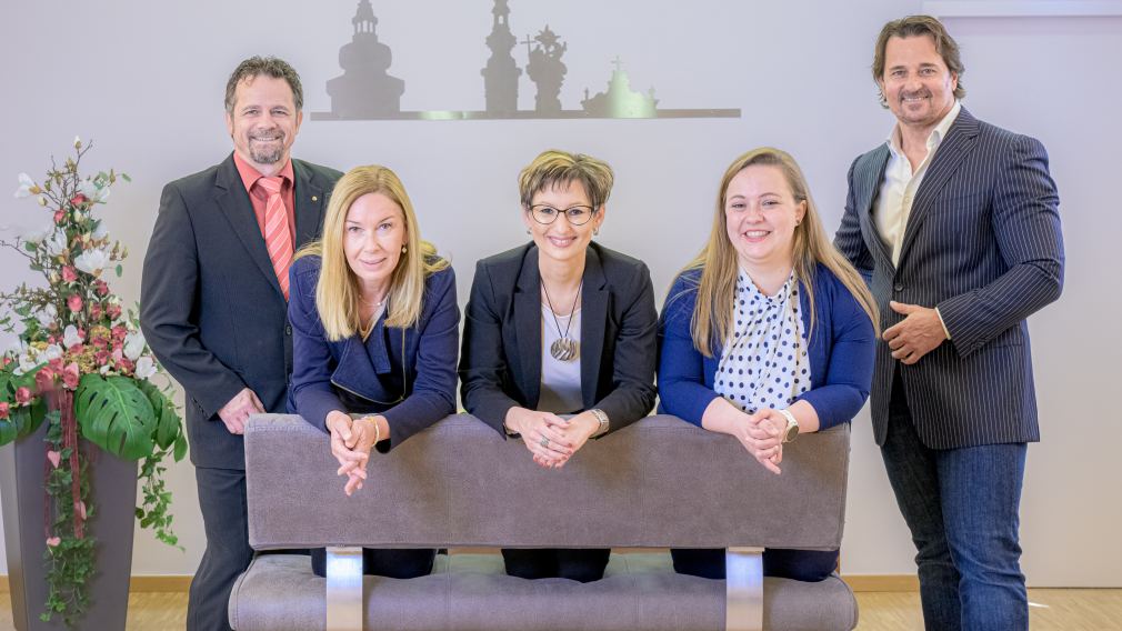 Nathalie Rattenberger, Uwe Gaar, Cornelia Huber und Herbert Herzigsind im Rathaus Ihre Ansprechpersonen für Hochzeiten & Co. (Foto: Arman Kalteis)