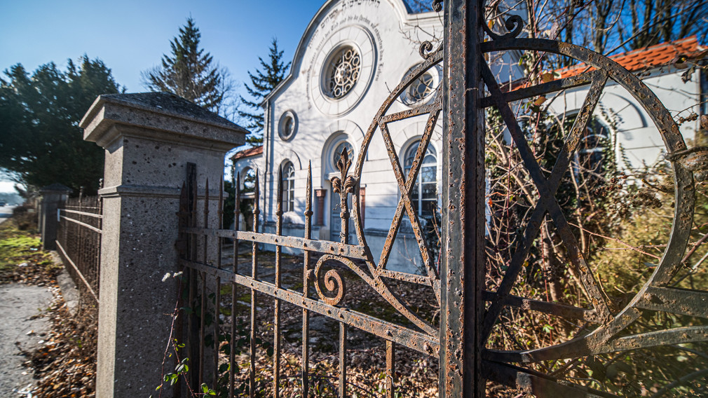 Außenaufnahme von der Zeremonienhalle beim jüdischen Friedhof. (Foto: Kalteis)