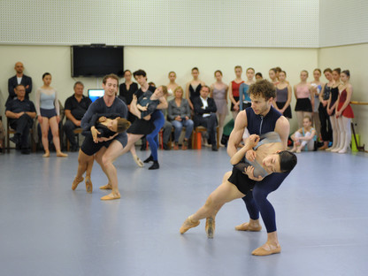 Mit viel Begeisterung agieren die TänzerInnen des Europaballetts erstmals zugleich als ChoreografInnen und TänzerInnen. (Foto: Wolfgang Mayer)