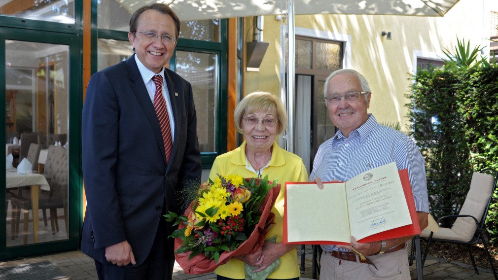 Drei Personen posieren für ein Foto. (Foto: Wolfgang Mayer)