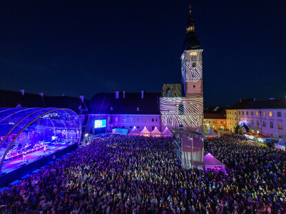 Menschenmenge vom Domplatz (Foto: Josef Bollwein)