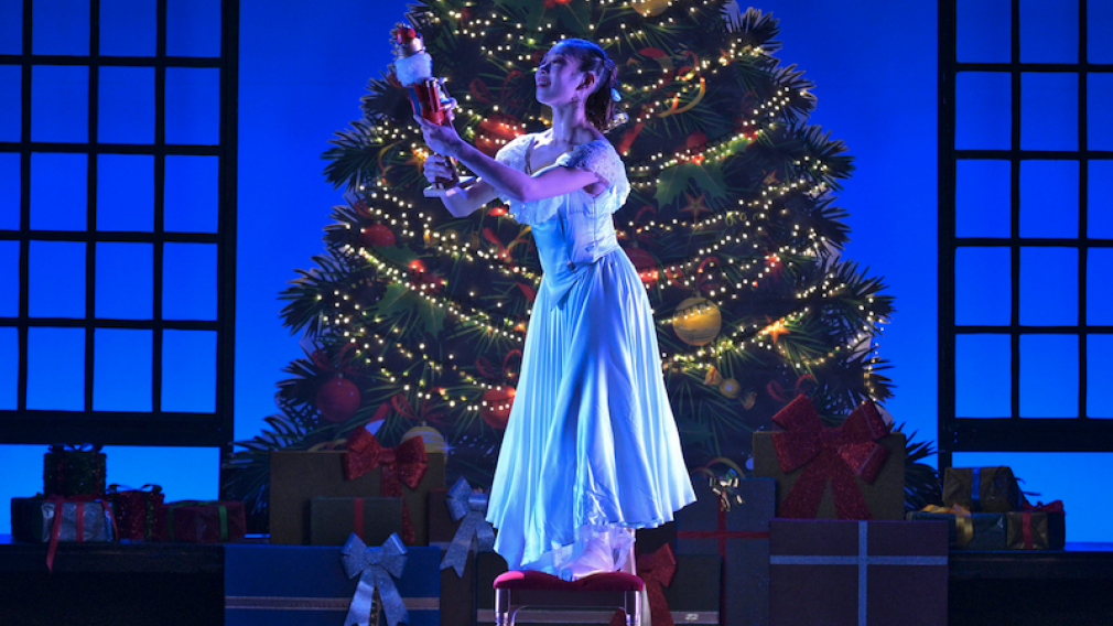 Ballettänzer und Ballerina auf der Bühne (Foto: Europaballett St. Pölten e.V.)