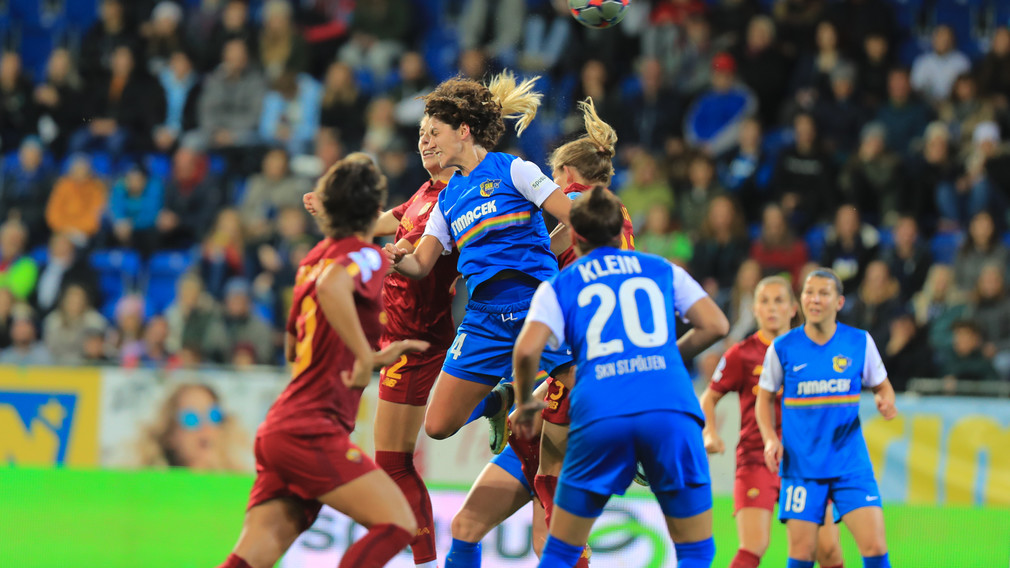 SKN Frauen bei einem Spiel. (Foto: Tom Seiss)