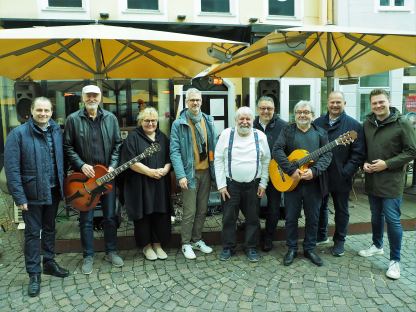 Musikalische Wiener Straße und klingender Rathausplatz