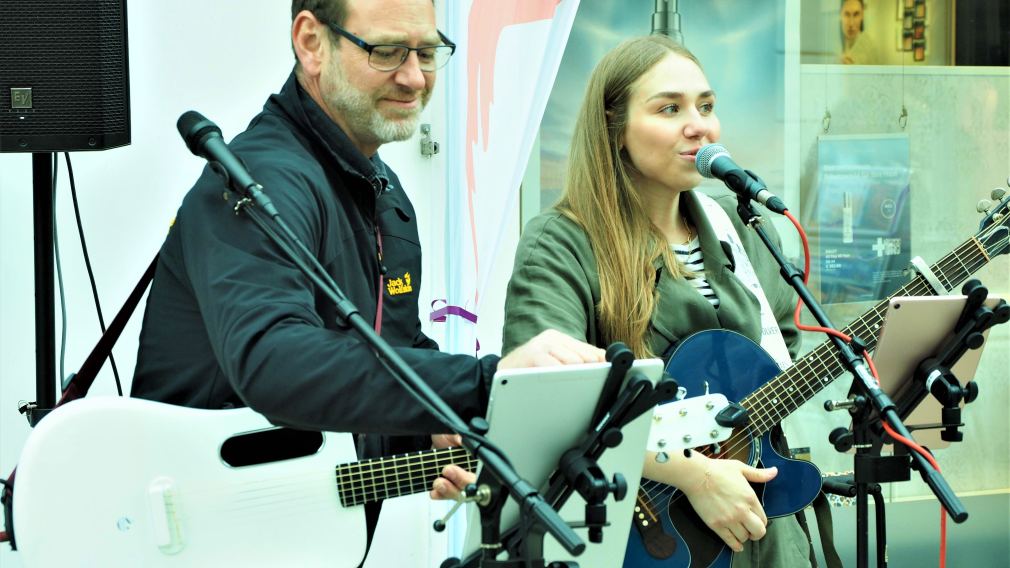 Stefan und Lara Weiss interpretierten bekannte Titel, aber auch Eigenkompositionen.