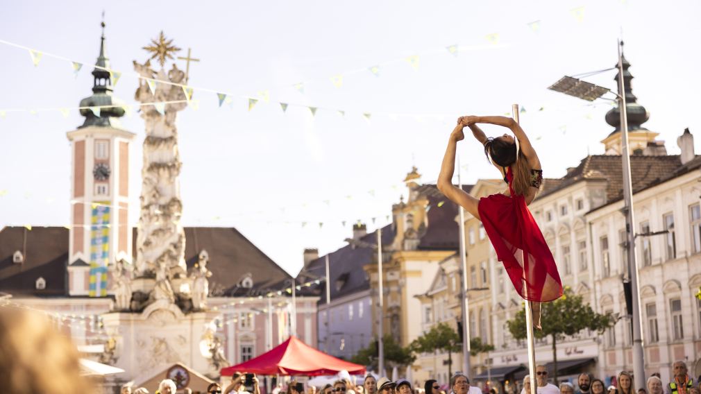 2023 ist Bravissimo zurück in der St. Pöltner Innenstadt – mit Akrobatik, Musik, Comedy und Kulinarik. (Foto: Bernd Berger)