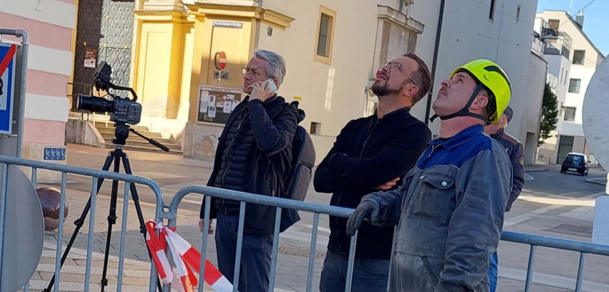 Matthias Weiländer beobachtet die Aktion.