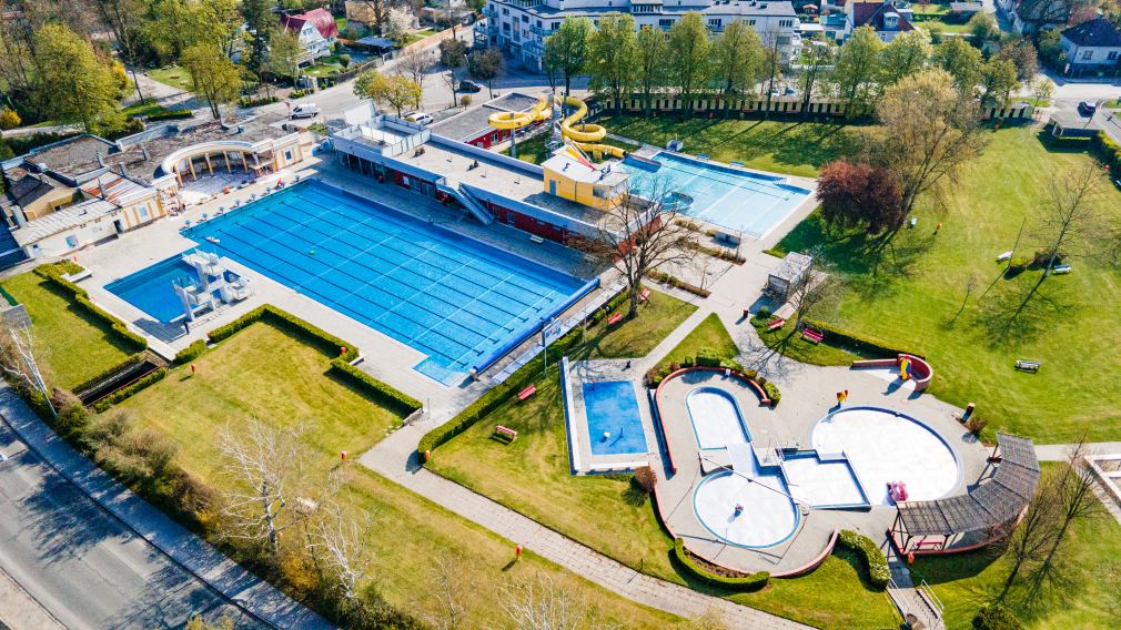 Luftaufnahme vom städtischen Sommerbad Citysplash. (Foto: Arman Kalteis)