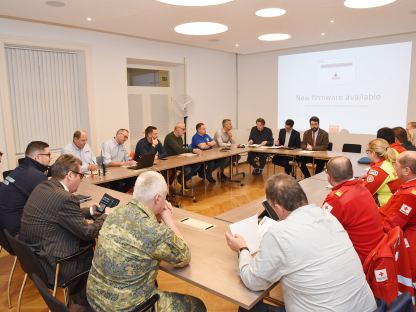 Arbeiter-Samariter-Bund, Rotes Kreuz, Wasserrettung, Polizei, Bundesheer, Feuerwehr, Zivilschutz-Verband und Stadt trafen sich zum Austausch im Rathaus. (Foto: Josef Vorlaufer)