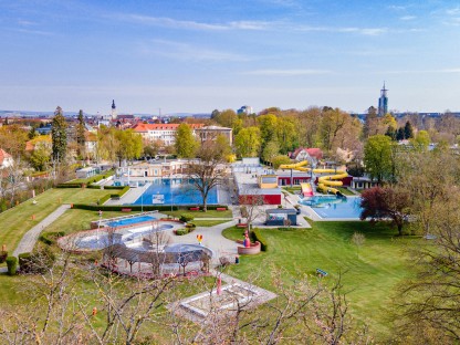 Luftaufnahme vom städtischen Sommerbad. (Foto: Arman Kalteis)