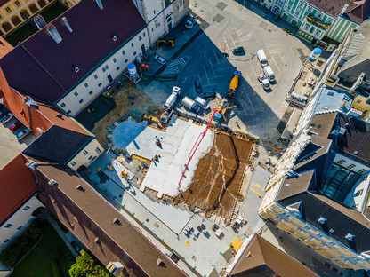 Betonierarbeiten am Domplatz