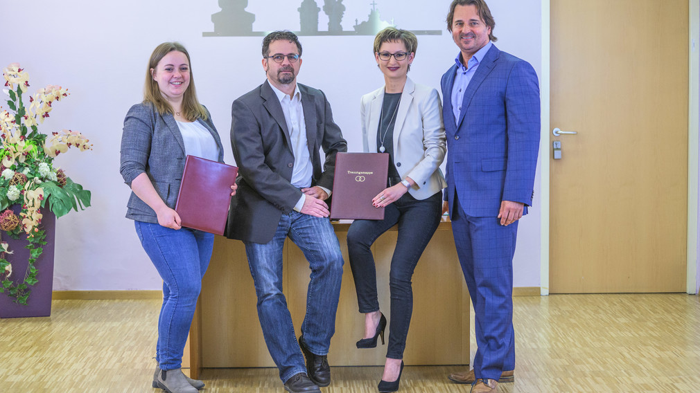 Nathalie Rattenberger, Uwe Gaar, Cornelia Huber und Herbert Herzig
sind im Rathaus Ihre Ansprechpersonen für Hochzeiten & Co. (Foto: Arman Kalteis)