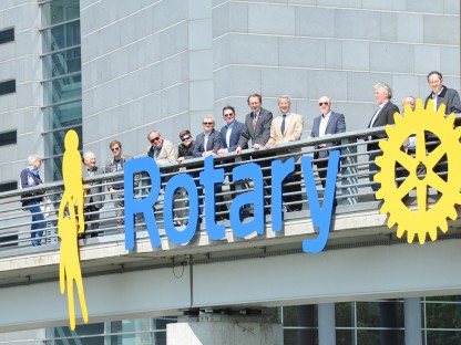 Rotary-Steg verbindet Ost und West