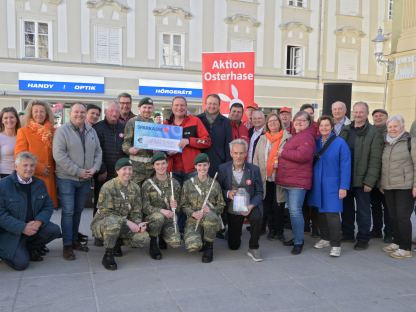 Am Riemerplatz fand am Gründonnerstag die bereits traditionelle Abschlussveranstaltung der „Aktion Osterhase“ statt, musikalisch begleitet von Darbietungen der Militärmusik des Militärkommandos NÖ. (Foto: Wolfgang Mayer)