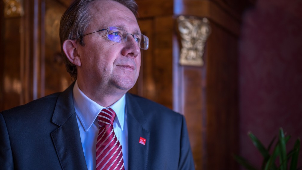 Bürgermeister Stadler in seinem Büro. (Foto: Kalteis)