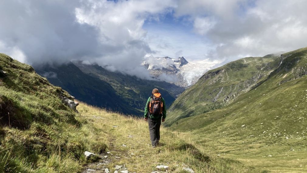 Der beeindruckende Blick zum Großvenediger am Weg zur St. Pöltner Hütte. Foto: Norbert Lang