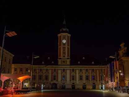 Das Licht an der Rathausfassade wird im Rahmen der WWF Earth Hour eine Stunde lang abgedreht. (Foto: Neulinger)