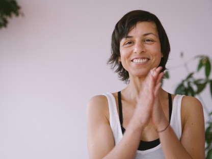 Im Rahmen des Frauensalons mit Christina Kiehas alias YogenaYoga kann kostenfrei Online-Yoga via Zoom praktiziert werden. (Foto: Inés Bacher)