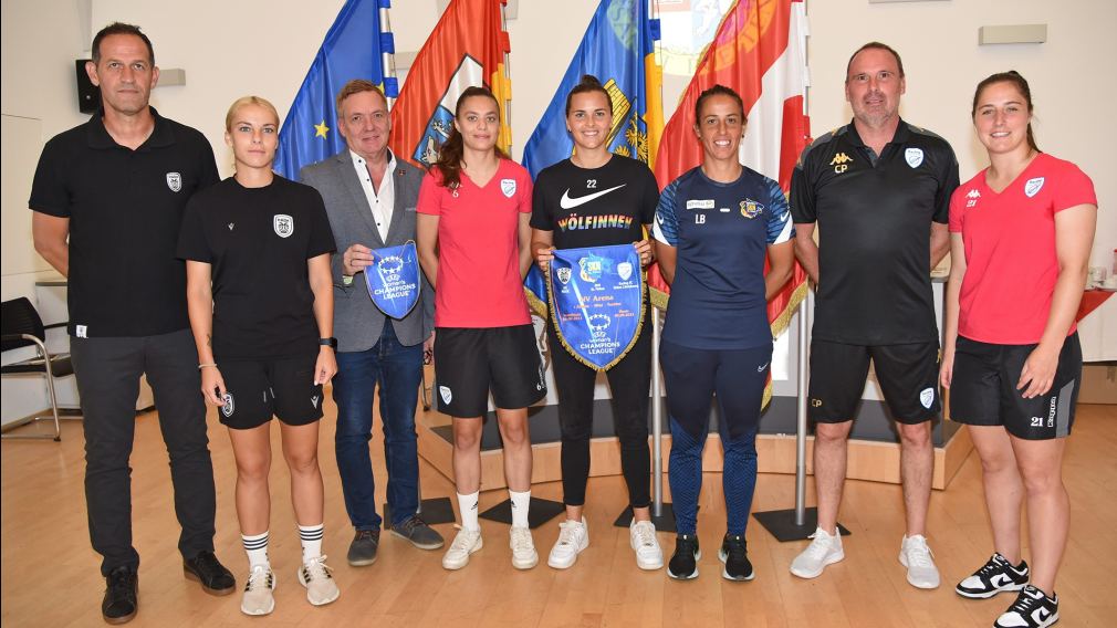 Spielerinnen und Trainer:innen bei der Pressekonferenz zum UEFA Women's Champions League-Vorrundenturnier. (Foto: Josef Vorlaufer)