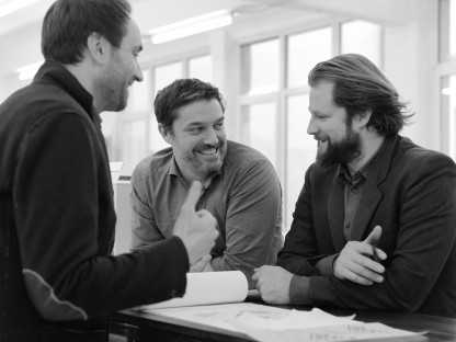 Die Architekten für das neue KinderKunstLabor: Von links nach rechts: Andres Schenker, Thomas Weber und Michael Salvi (Foto: Nikolaus Korab).