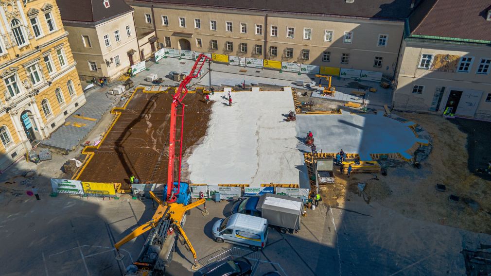 Betonierarbeiten am Domplatz