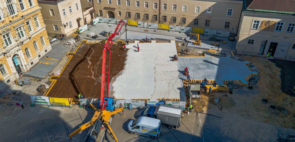Betonierarbeiten am Domplatz