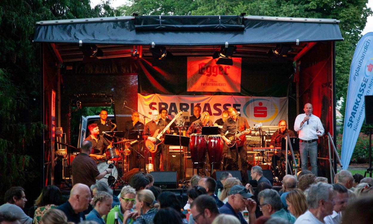 Die KIWANIS sorgen mit ihrem Charity-Event für drei Tage voller Jazz-Klänge im Sparkassenpark. (Foto: Bernhard Brunnthaler)