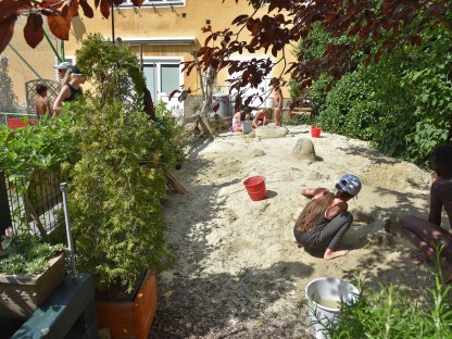 Kinder auf Sandspielplatz.(Foto: Anna Putz).