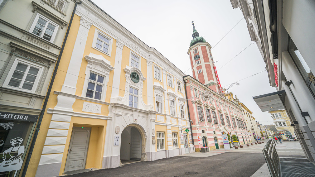 Die restaurierte Fassade des Schuberthauses in der Rathausgasse 2. (Foto: Arman Kalteis) 