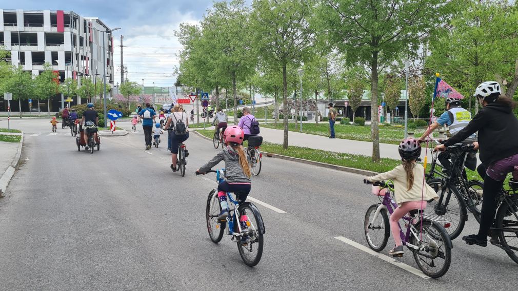 Fahrradfahrende Kinder. (Foto: Katarin Treitl)