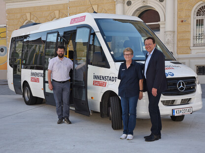 Bequem und kostenlos kann man mit dem Innenstadt-Shuttle durch die City pendeln. (Foto: Josef Vorlaufer)