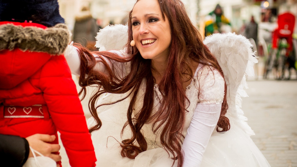 Auch das singende Christkindl kommt an den Adventsamstagen geflogen und lässt von 14 bis 16 Uhr die Kinderaugen strahlen. (Foto: Tanja Wagner)