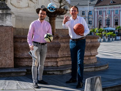 Sportbeauftragter Florian Gleiss und Bürgermeister Matthias Stadler freuen sich über das Vorziehen der Subventionsansuchen im Sportbereich (Foto: Arman Behpournia).