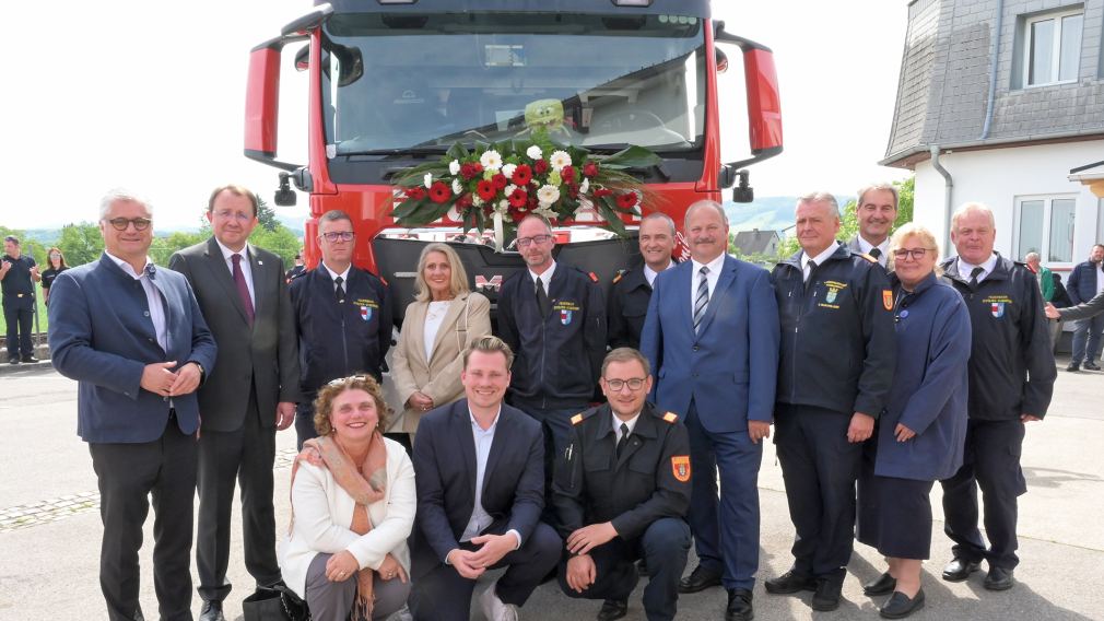 Der neu gewählte Kommandant der Freiwilligen Feuerwehr St. Pölten-St. Georgen Hannes Pahr konnte zur Florianifeier zahlreiche Festgäste begrüßen. (Foto: Josef Vorlaufer) 