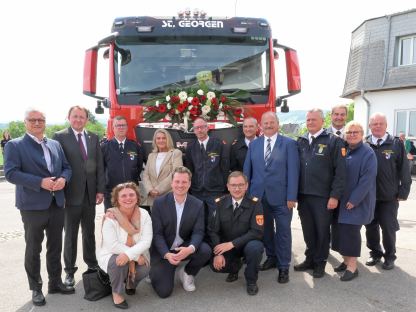 Der neu gewählte Kommandant der Freiwilligen Feuerwehr St. Pölten-St. Georgen Hannes Pahr konnte zur Florianifeier zahlreiche Festgäste begrüßen. (Foto: Josef Vorlaufer) 