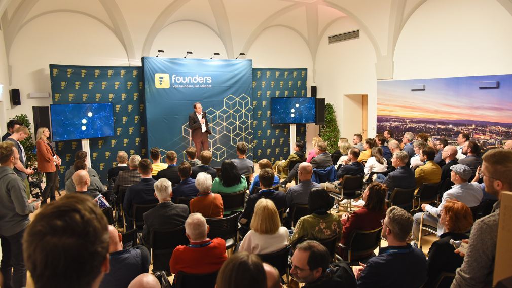 Gefüllter Saal im Rathaus. (Foto: Vorlaufer)