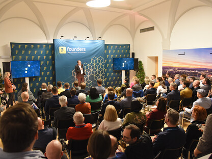 Gefüllter Saal im Rathaus. (Foto: Vorlaufer)