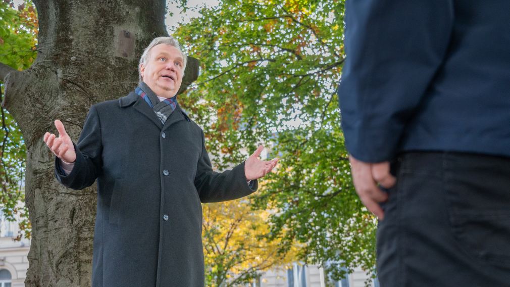 tBaumexperte Martin Steinbauer im Interview mit dem Konkret. (Foto: Arman Kalteis)