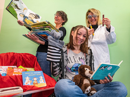 Das Team der Stadtbücherei präsentiert ein buntes Veranstaltungsprogramm im Jänner. (Foto: Arman Kalteis)