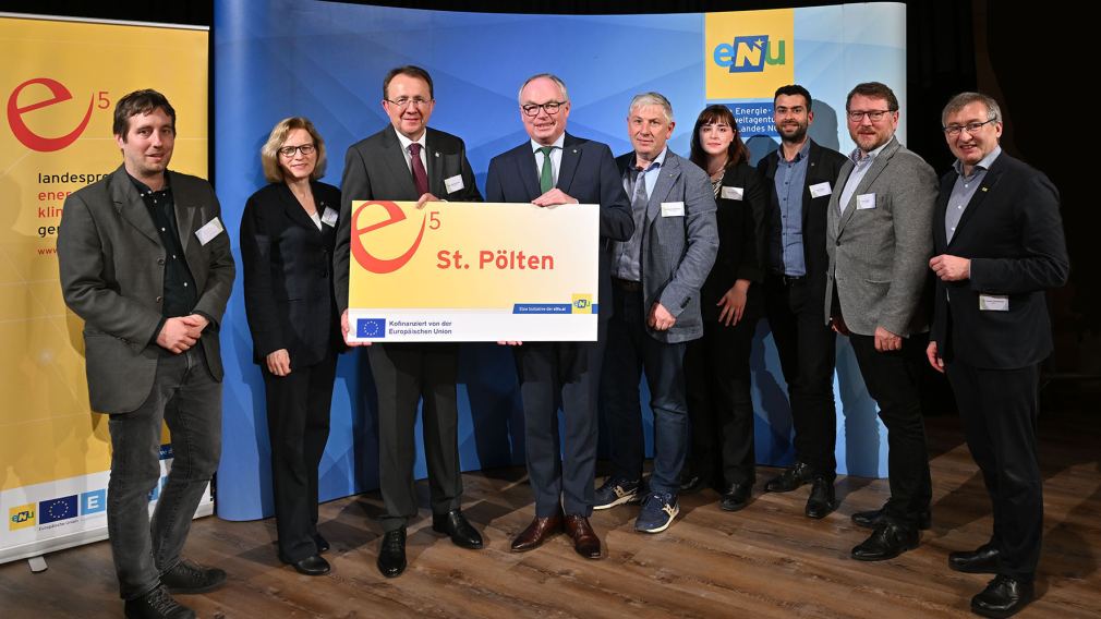 Gruppenfoto bei der Auszeichnung zur e5-Gemeinde für St. Pölten