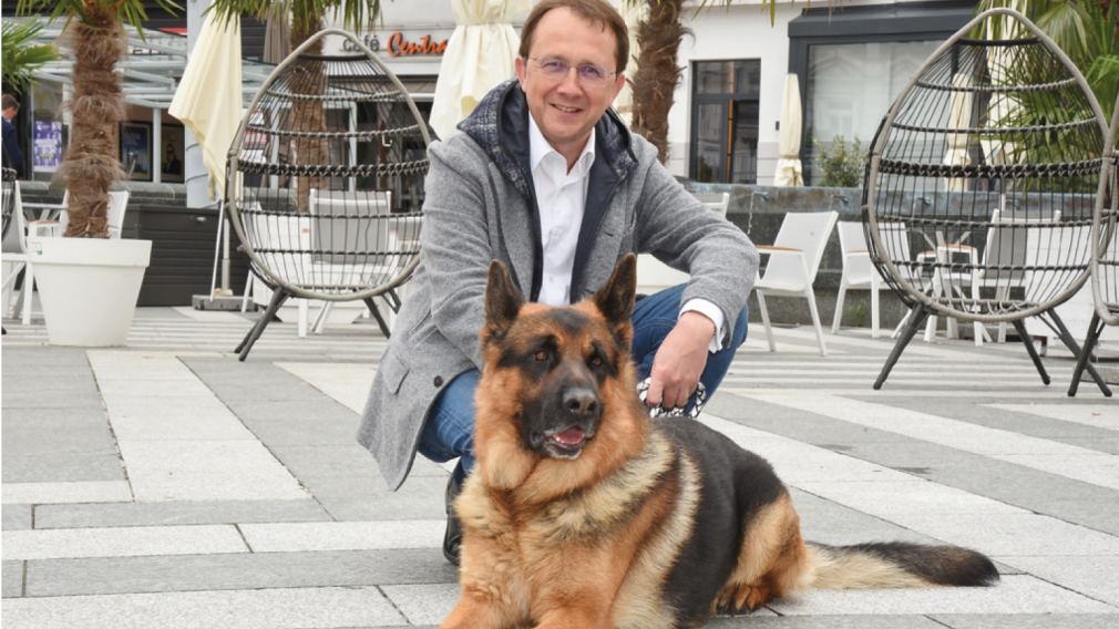 Matthias Stadler mit Schäferhund (Foto: Stadt St. Pölten)