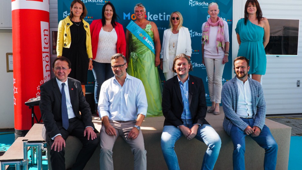 Thomas Mikscha und sein Team beim Fest mit Bürgermeister Matthias Stadler, Plattform-Obmann Dominik Mesner und Marketing St. Pölten Geschäftsführer Matthias Weiländer.