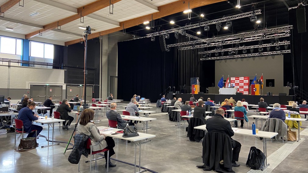 Aufnahme von der Sitzung des Gemeinderats in der großen Halle des VAZ. (Foto: Thomas Kainz)