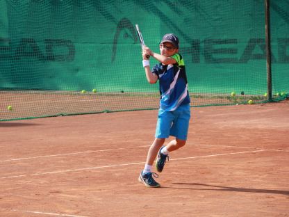 Junger Tennisspieler (Foto: NÖTV)