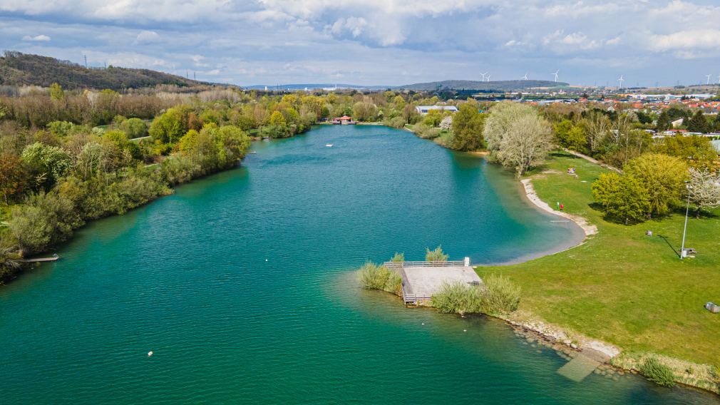 Drohnenaufnahme Ratzersdorfer See. (Foto: Arman Kalteis)