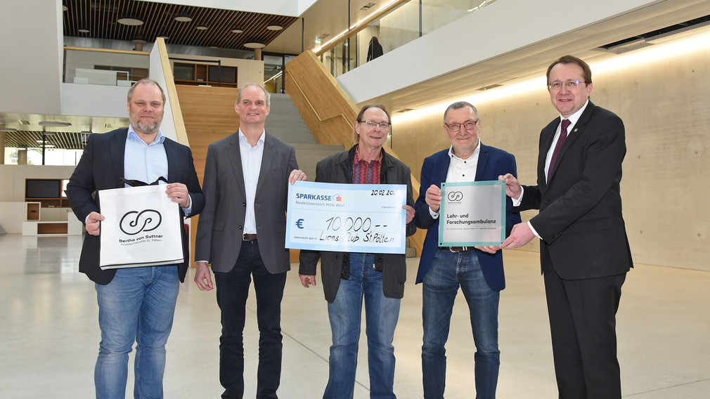 5 Personen im FH-Campus. (Foto: Vorlaufer)