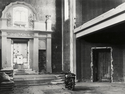 Eine Abbildung der Verwüstung im Zuge des Novemberpogromes 1938 in der Synagoge St. Pölten. (Foto: Stadtmuseum)