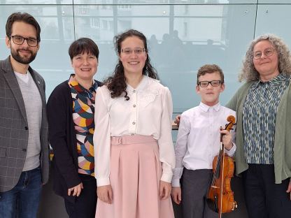 Lukas Schönsgibl (Leiter Musikschule), Isabel Ettenauer (Lehrkraft), Illona Gáal Gyulai (Silber mit sehr gutem Erfolg), Árpád Gáal Gyulai (1. Preis mit Berechtigung zum Bundeswettbewerb) und Alexandra Rapptisch (Lehrkraft). (Foto: Musikschule St. Pölten)