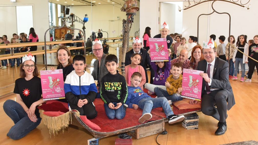 Zahlreiche Kinder und Erwachsene feierten die Premiere des Big Bang Festivals. (Foto: Vorlaufer)